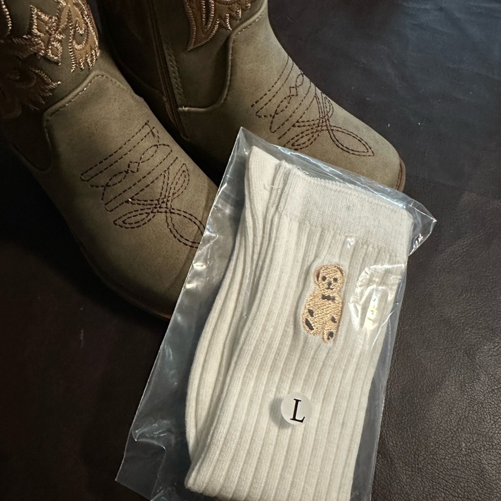 Kids Cream Socks with Bear Patch 7 to 10 year